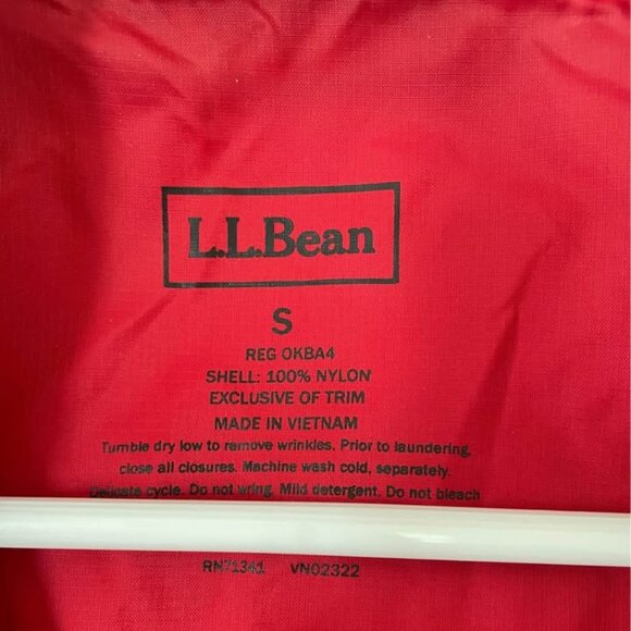 LL Bean Red Nylon Hooded Windbreaker Women’s sz Small S - Picture 2 of 3